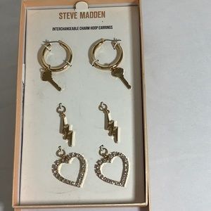 NWT Steve Madden gold earrings